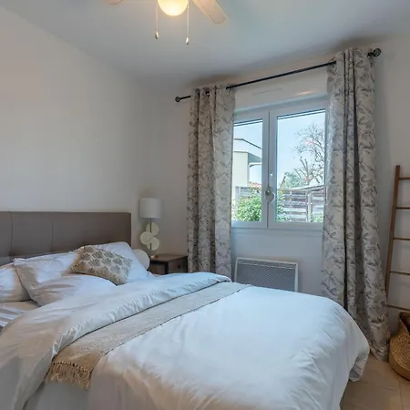 Maison Moderne 3* Avec Jardin Et Clim A Bourg - Pres Des Pistes Cyclables Et Plages - Fr-1-319-533 Holiday home *